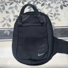 Nike 黒 ナイロン 斜めかけバッグ