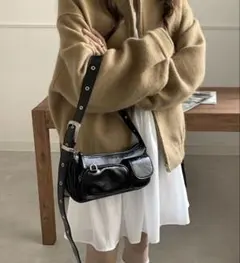 ベルトデザイン ショルダーバッグ ブラック