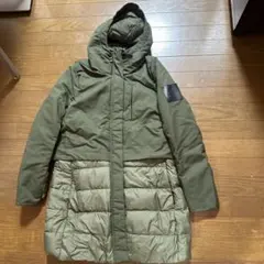 adidas フード付きオリーブグリーンダウンジャケット