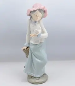 LLADRO 仔犬を抱く貴婦人 リヤドロ LLADRO リアドロ フィギュアリン 子犬を抱く貴婦人 Figurine - メルカリ