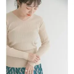 ITEMS URBAN RESEARCH♡ベージュ♡リブVネック長袖ニット