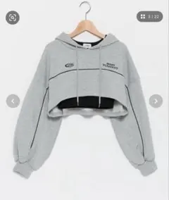 新品タグ付き Lovetoxic 短丈パーカー