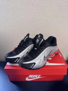 【最終値下げ】Nike Shox R4 スニーカー ブラック/シルバー/オレンジ