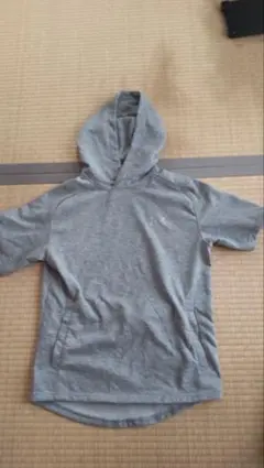 ★美品★アンダーアーマー ColdGear 半袖パーカー SM　グレー