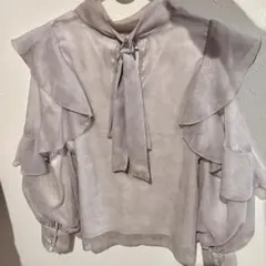 INGNI 袖フリル花柄シアーブラウス グレー