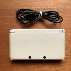 挨*x様 ニンテンドー3DS　ホワイト　USB充電ケーブル・ペン付き