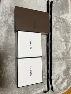 CHANEL ボックス 2個とリボン付き　ルイヴィトンボックス
