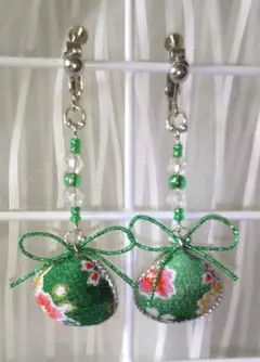 貝の和風イヤリング  ちりめん緑&銀 浴衣小物