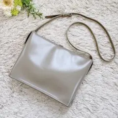 極美品✨PIENI ピエニ ショルダーバッグ SHOULDER-M グレーのサムネイル