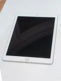 iPad　第6世代　32GB　シルバー　Wi-Fiモデル【中古】