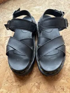 ドクターマーチン クロスストラップ ブラックサンダル