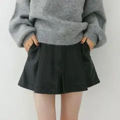 アソートプリーツショートパンツ　フェイクレザー　オールシーズンのサムネイル