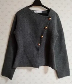 ZARA　斜めボタンカーディガン　グレー　ニット　S