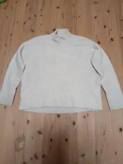 UNIQLO　ウール タートルネックセーター クリーム色