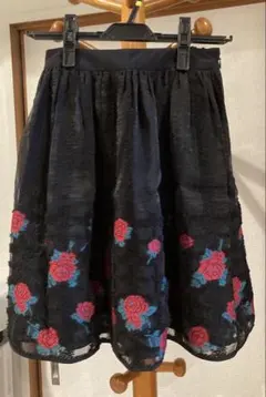 フレアスカート 黒 バラ刺繍