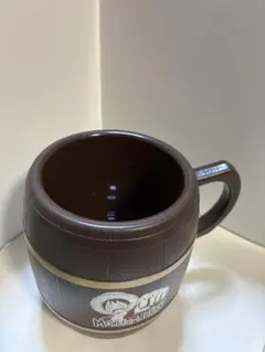 樽型ブラウンプラスチックマグカップ