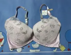 新品　トリンプ　アモスタイル　ブラジャー　F65