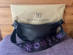 NOTRE FAVORI 黒 レザー ボディーバッグのサムネイル