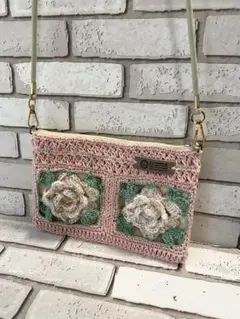 【ハンドメイド】薔薇モチーフ編み☆グラニースクエア☆ポシェット☆(517)P