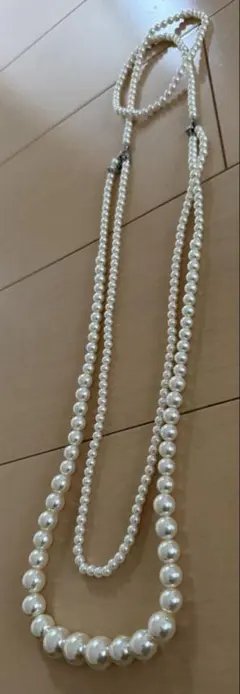ホワイト合成パールロングネックレス