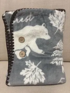 クマと木の模様のソフトフリースブランケット/ポンチョ