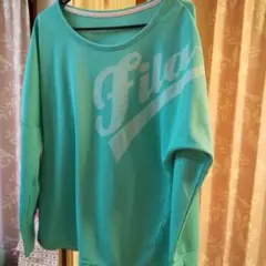 週末お値下げFila ターコイズ ロゴ入り 長袖トップス