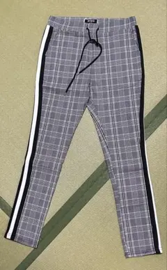 アダムスジャグラー スキニーパンツ