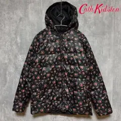 花柄ショート丈ダウンジャケット HARSH AND CRUEL（ハーシュアンドクルーエル）の「花柄刺繍パ