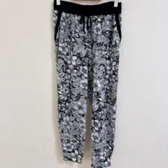モノトーン花柄 テーパードパンツ ウエストゴム 春夏 きれいめ 体型カバー 古着