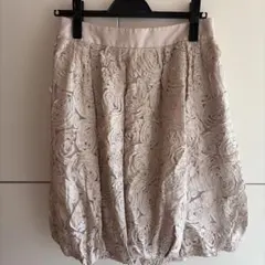 新品COTOO コトゥー 花柄刺繍 フレアスカート ベージュ定価¥82950のサムネイル