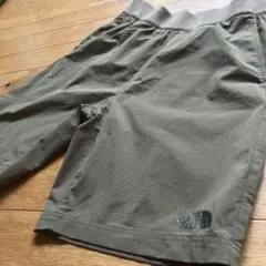 THE NORTH FACE カーキ ショートパンツ