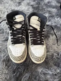 NIKE AIR JORDAN 1 ホワイトセメントのサムネイル