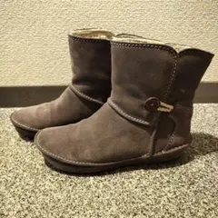 【Clarks】スエード ショートブーツ　グレー　23.5cm