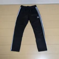 adidas ブラック ジャージパンツ