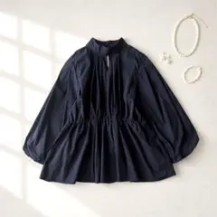 ルイルエブティック ペプラムブラウス 美品 バルーン袖 きれいめ ネイビー LLのサムネイル