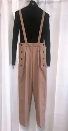 サスペンダー付きパンツ