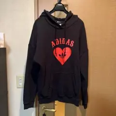 adidas ハートロゴ パーカー 黒