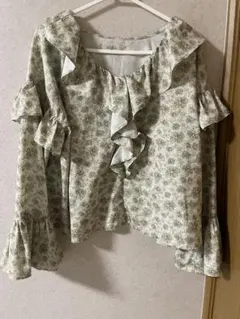 NICE CLAUP フリル花柄ブラウス 春のサムネイル