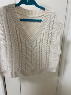 GU アイボリー Vネック ニットベスト M