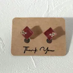 あずき色のスクエア　ノンホールピアス