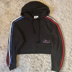 adidas クロップドパーカー