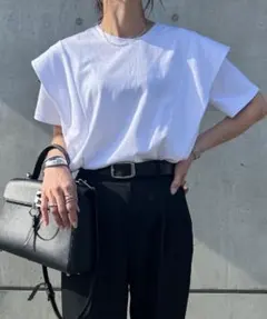ISOOK ラッフルショルダーTシャツ ホワイトのサムネイル