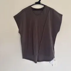 332. アンティカ　新品　ダークブラウン Vネック オーバーサイズ Tシャツのサムネイル