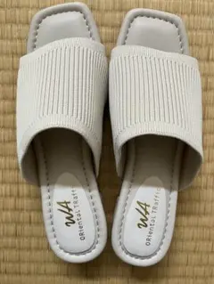 美品✨herlipto Square-Toe Mules ecru サンダル - メルカリ
