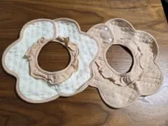 花びら型フリルつき防水スタイ 2枚セット