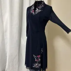 VIVIENNE TAM 花柄刺繍 カシュクールワンピース ネイビーのサムネイル