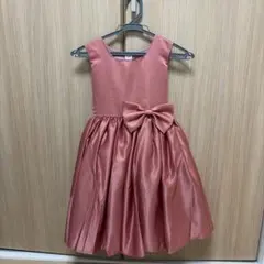 ピンク リボン付きドレスのサムネイル