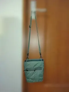 グリーン ショルダーバッグ シンプル