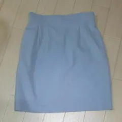 水色　タイトスカート