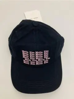 Matin Kim ネイビー ロゴ刺繍 ベースボールキャップ